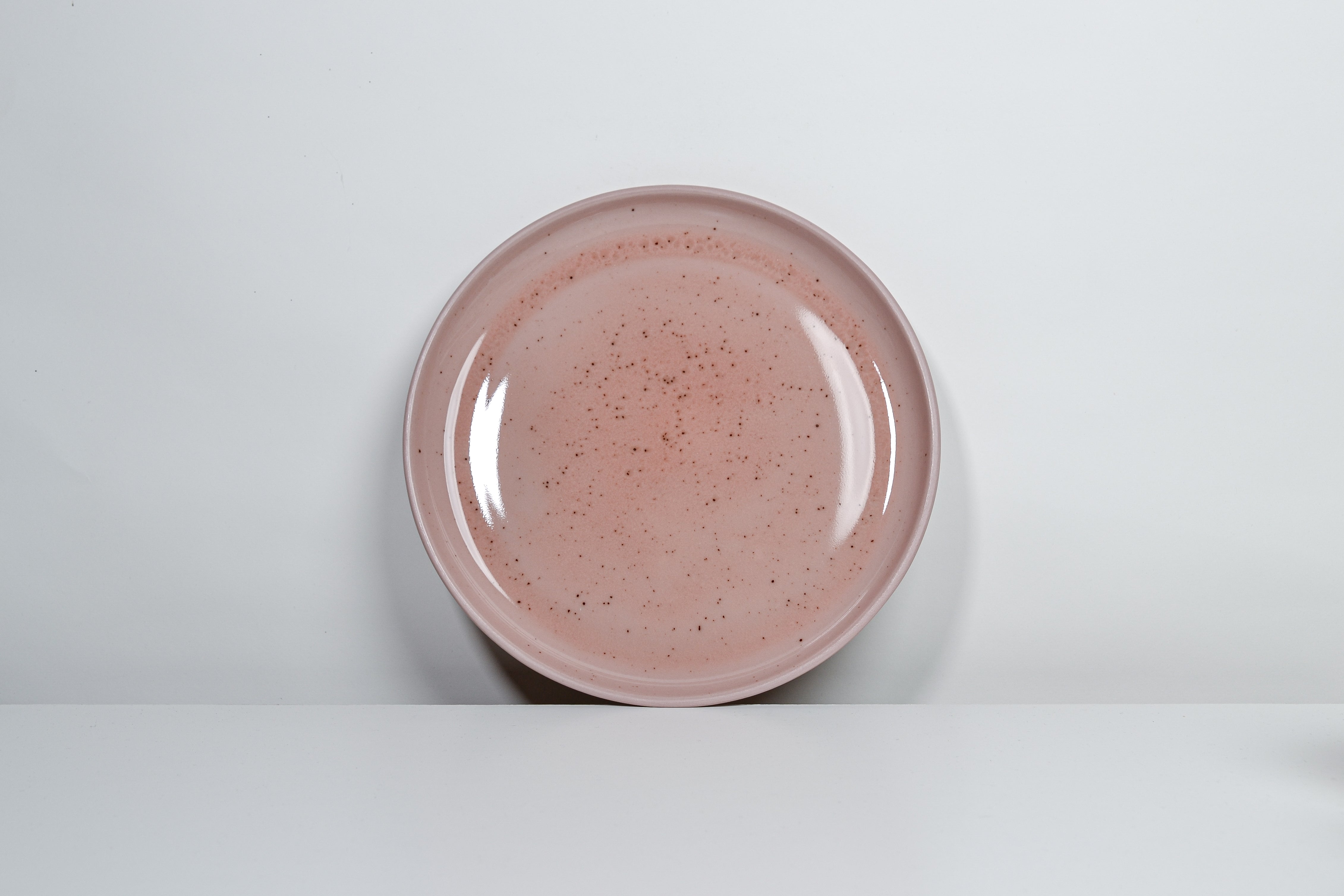 Simple Queen pink plate