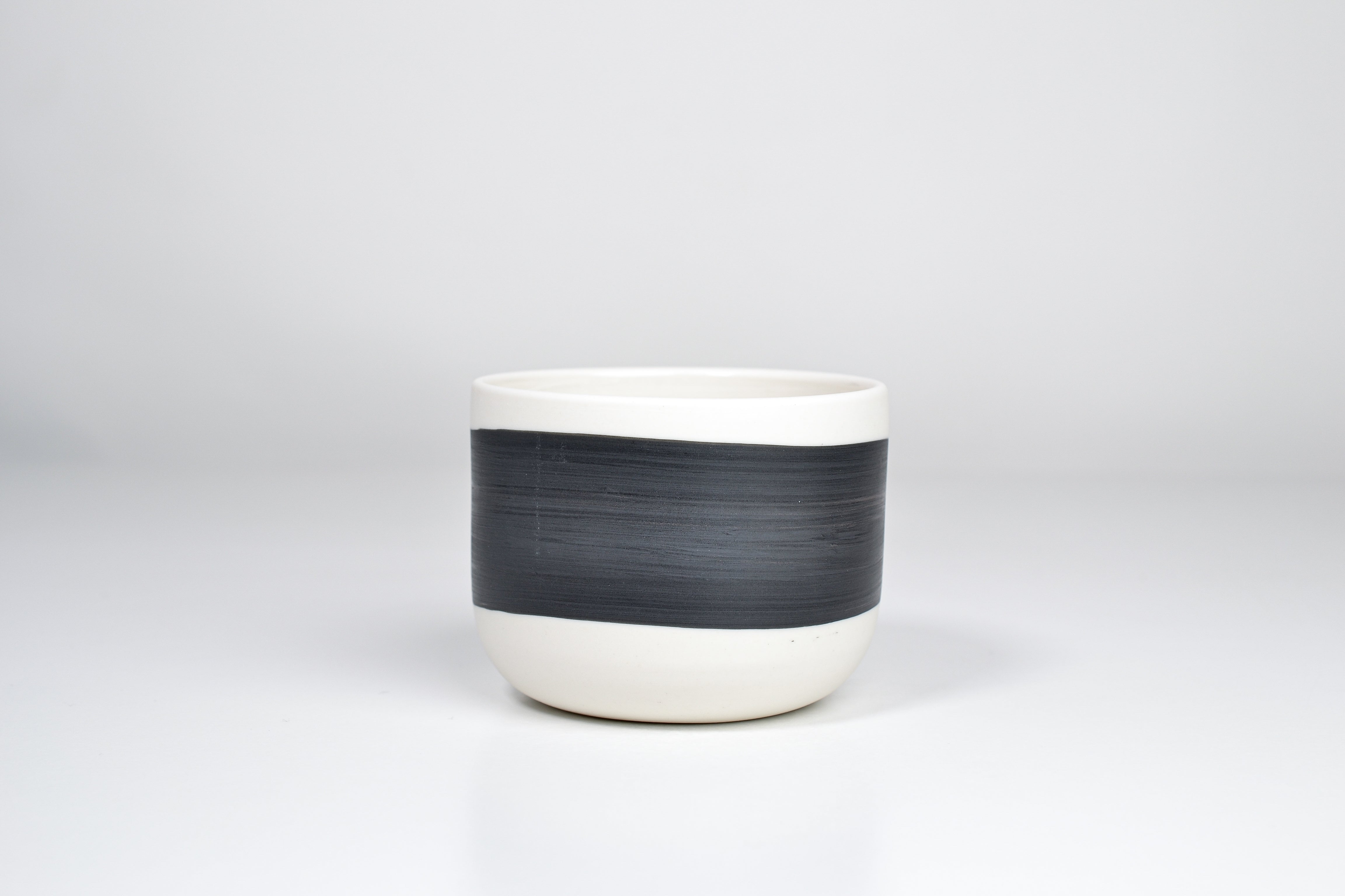 Simple cup, black with brown line, 200ml