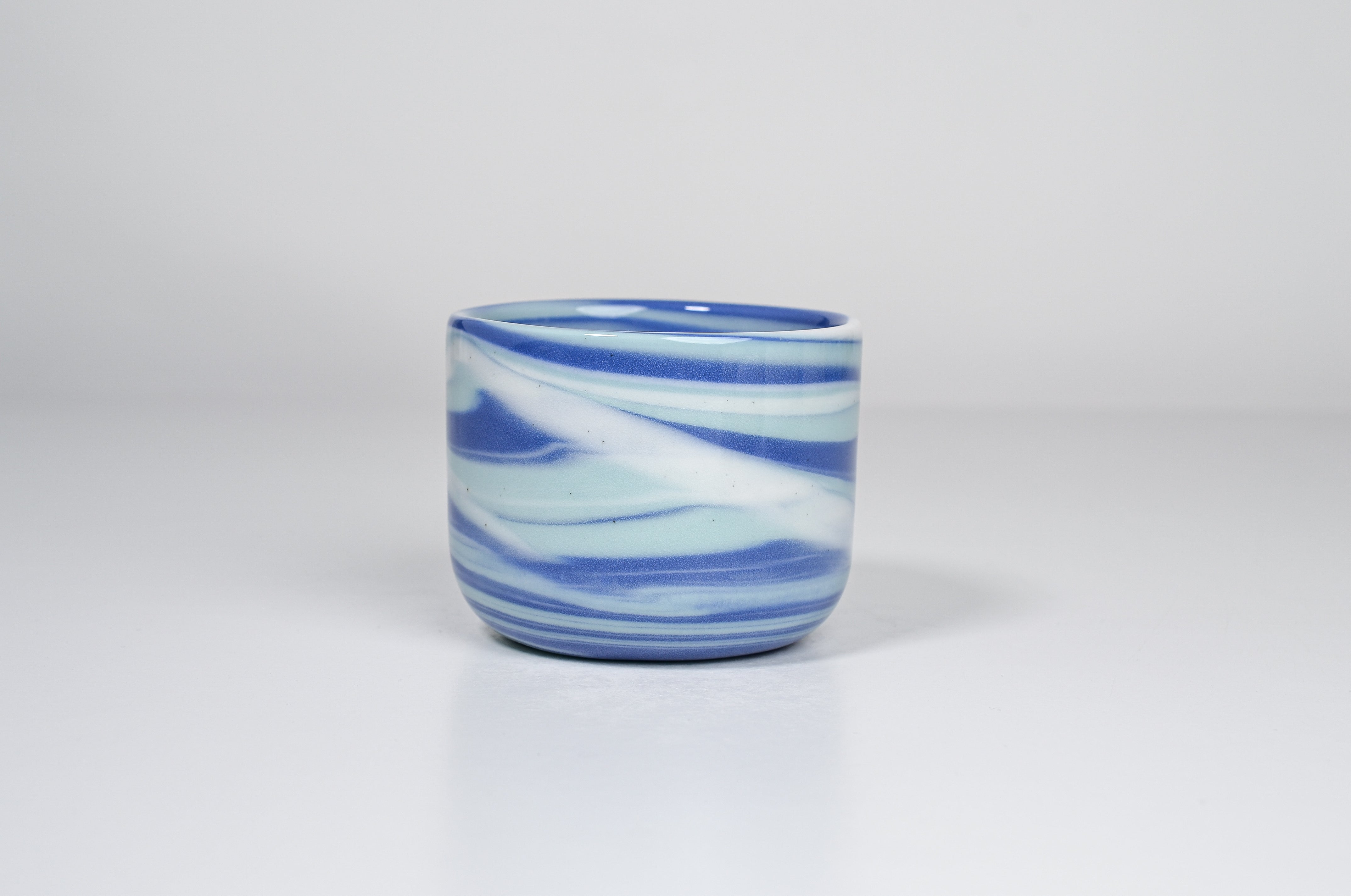 Let it flow. Porcelain cup. 190ml glossy version