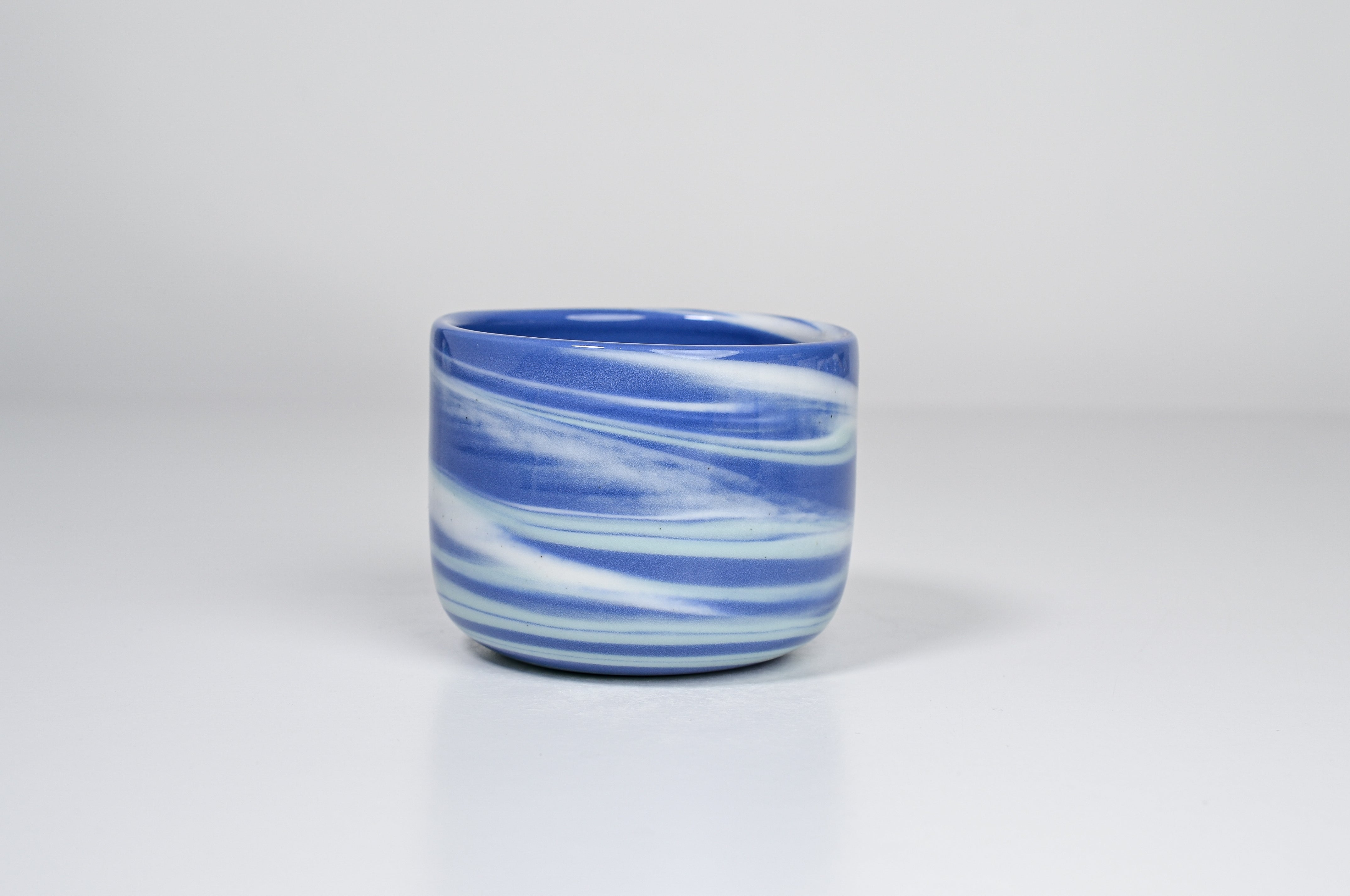 Let it flow. Porcelain cup. 190ml glossy version