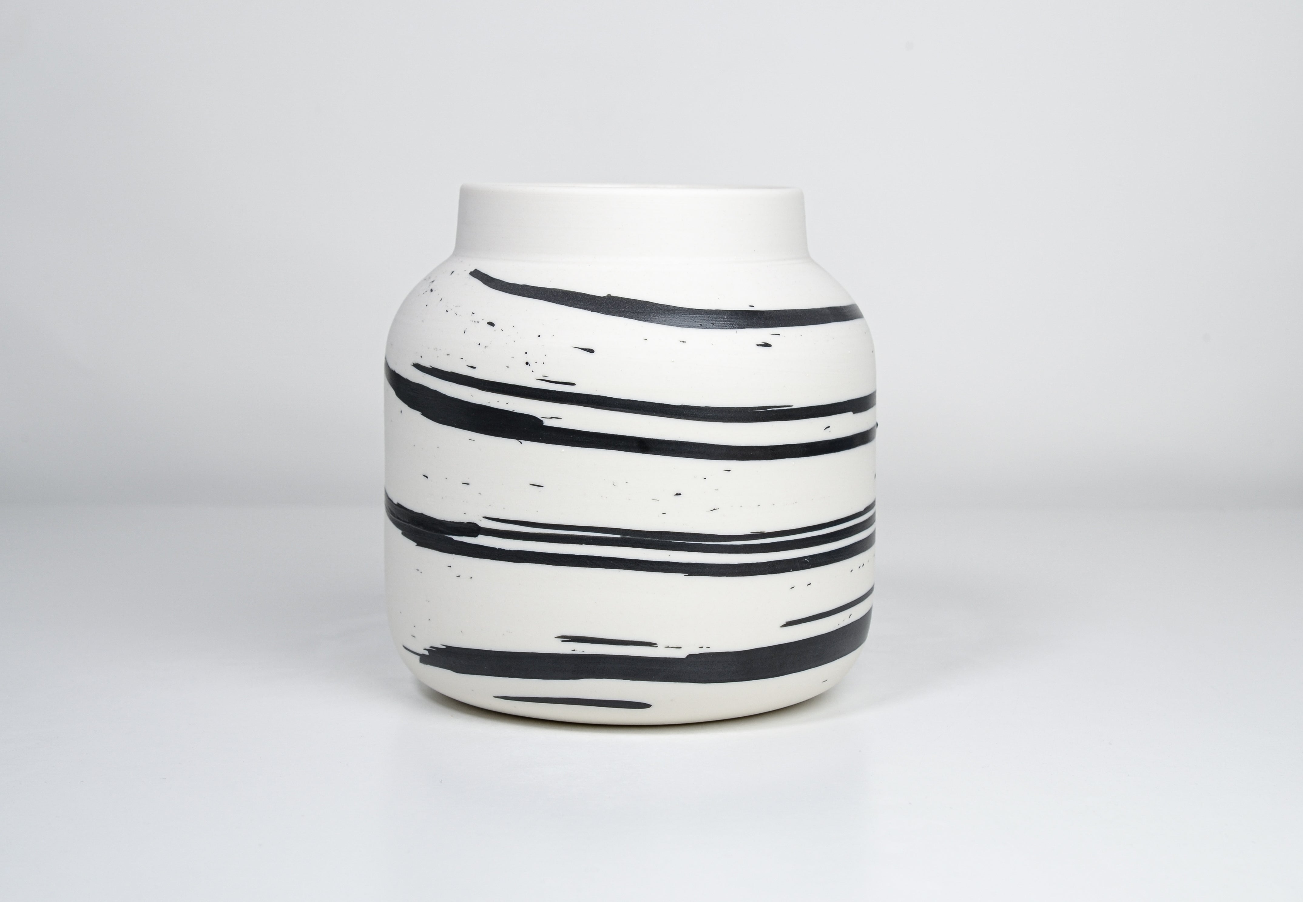 Simple vase, porcelain with black lines