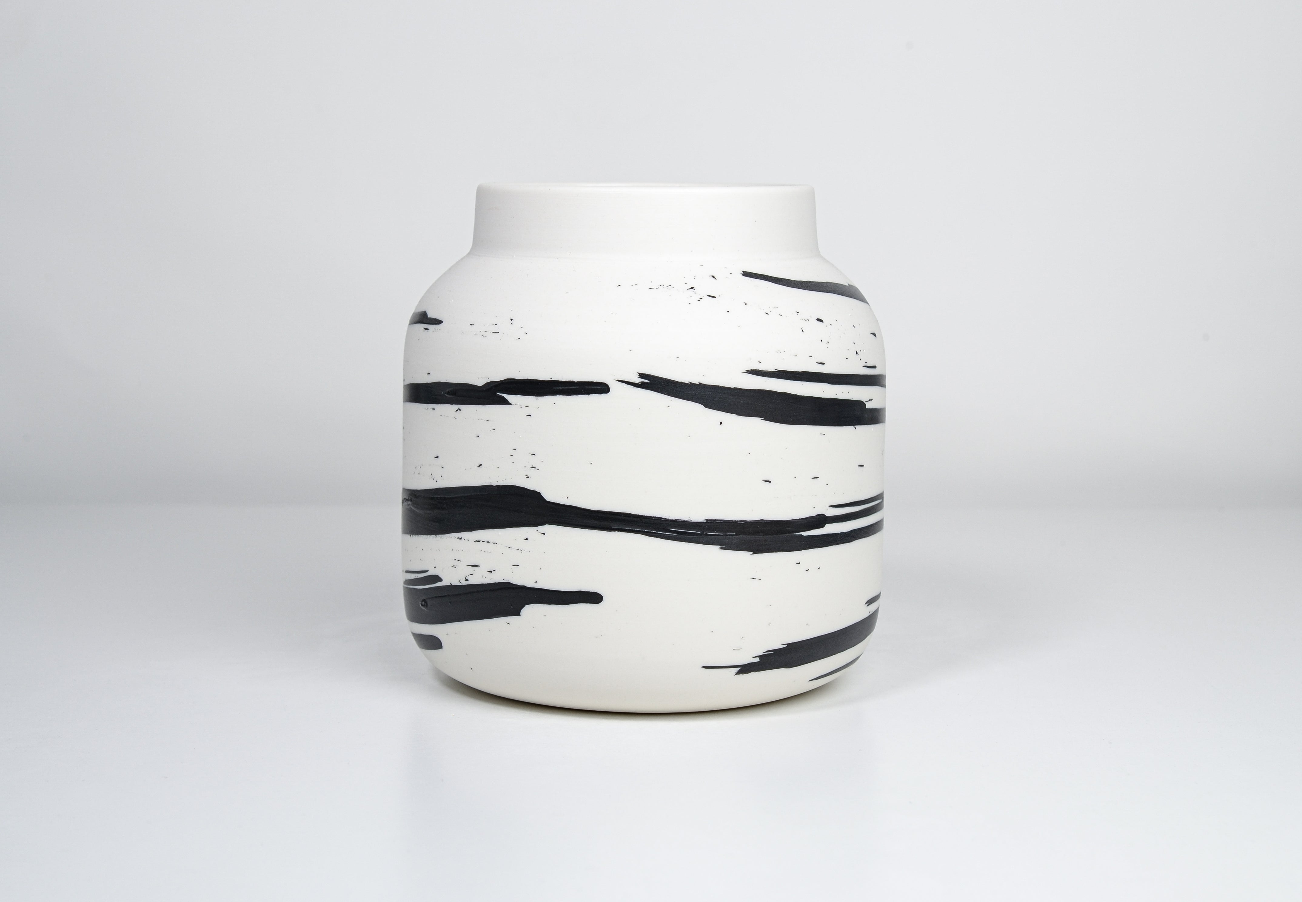 Simple vase, porcelain with black lines