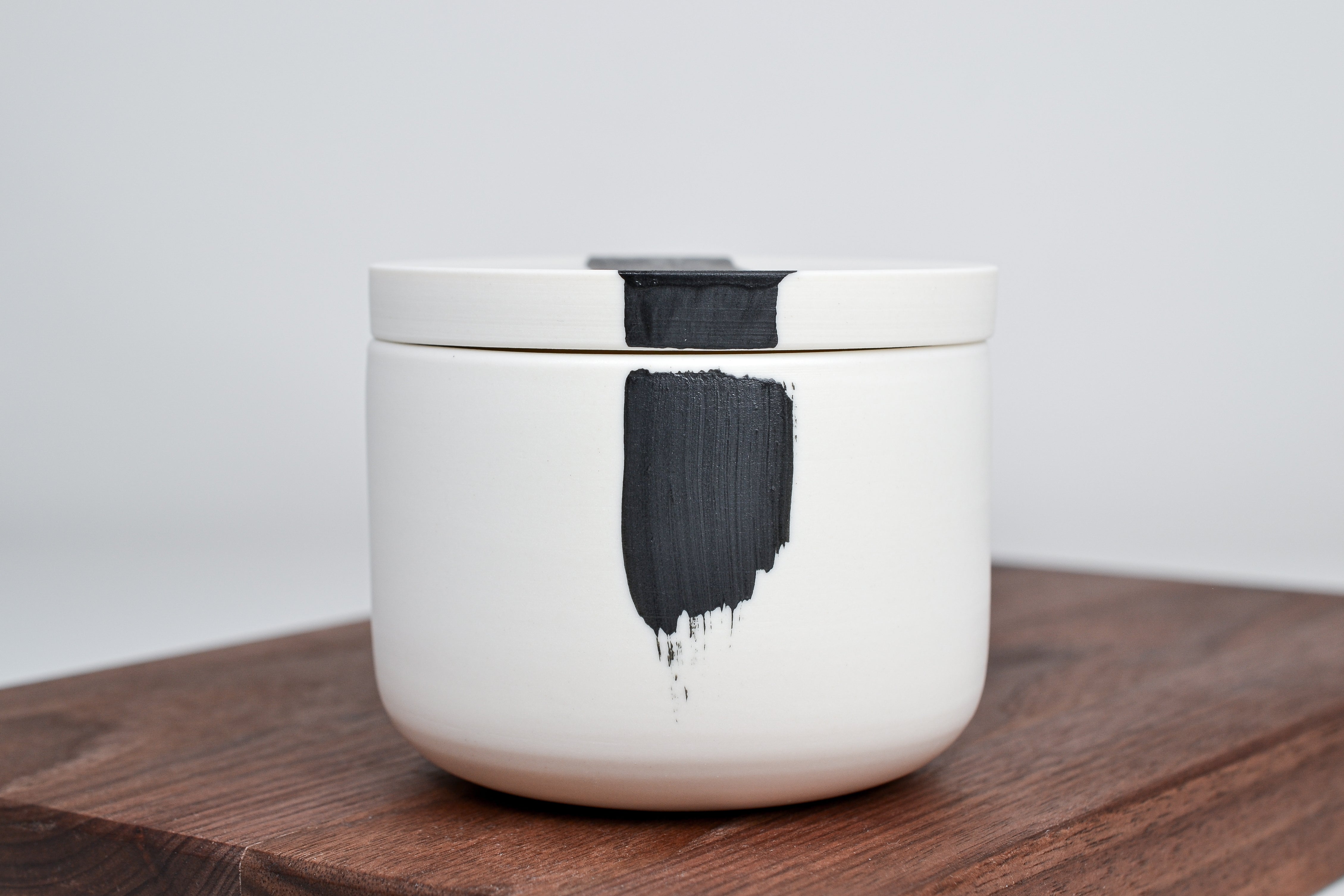 Simple sugar jar, black lines, 300ml cup with a lid