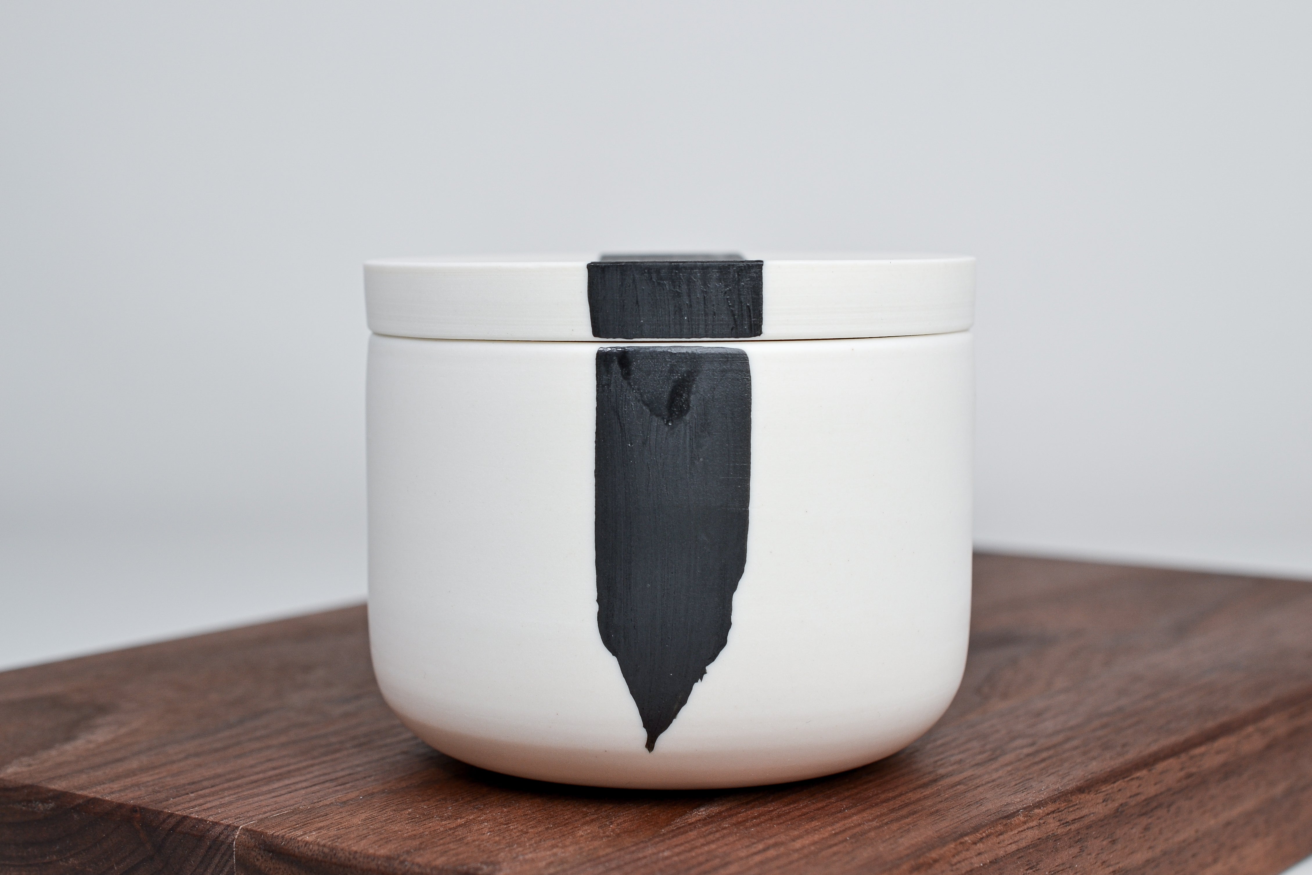 Simple sugar jar, black lines, 300ml cup with a lid